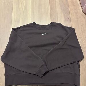 Dark brown Nike pullover